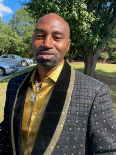 Drama dressed up and on the set for Ceelo Green's movie with a casino. 